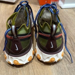 NIKE react element 87 Moss Sz 11